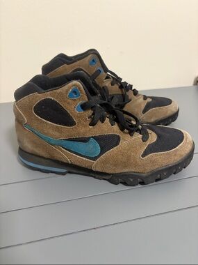 Nike Vintage Brown and Teal High-Top Hiking boot Sneakers